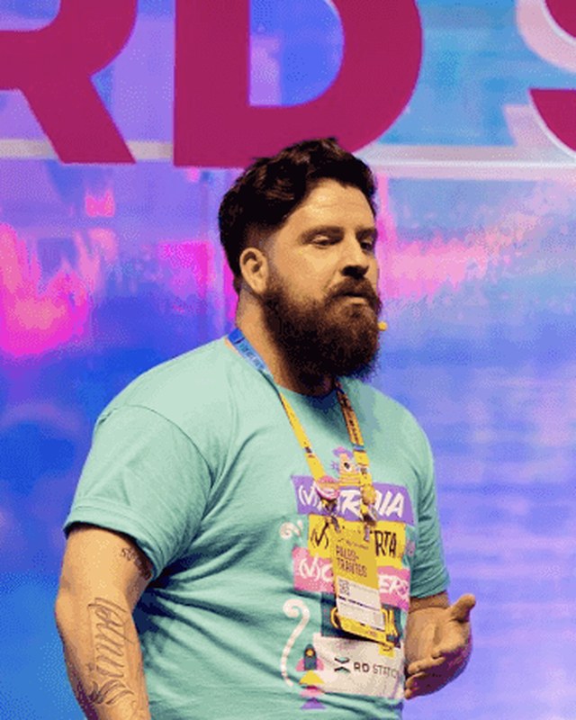 Marcos do Canto, fundador da Opera, durante palestra